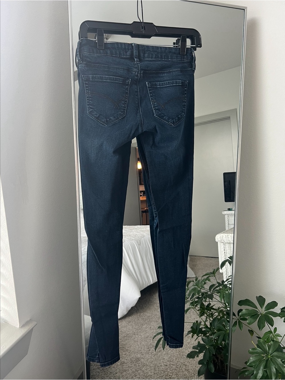 Bullhead Skinniest Distressed Ripped Jeans Dark Indigo Wash: Size 3/2 - Picture 3 of 4